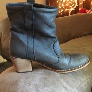 Super cute ankle boots.